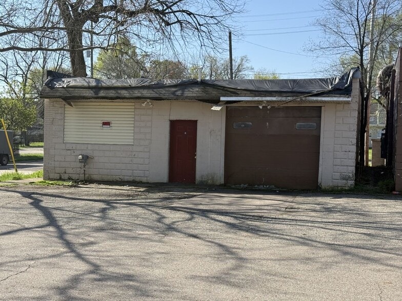 More Photos Of 1040 W North St, Kalamazoo General Retail For Sale