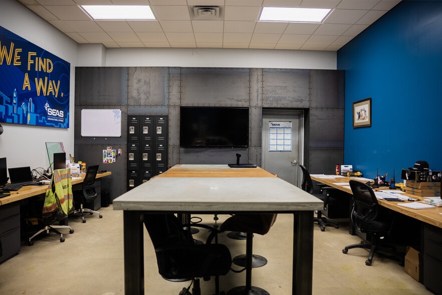 More Photos Of 9325 Forsyth Park Dr, Charlotte Warehouse For Sale