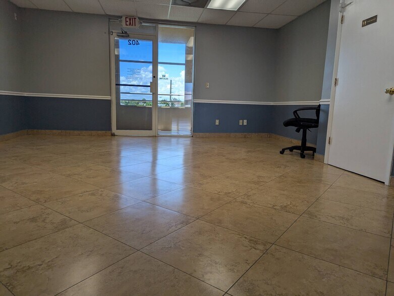 More Photos Of 701 NW Federal Hwy, Stuart Medical For Lease