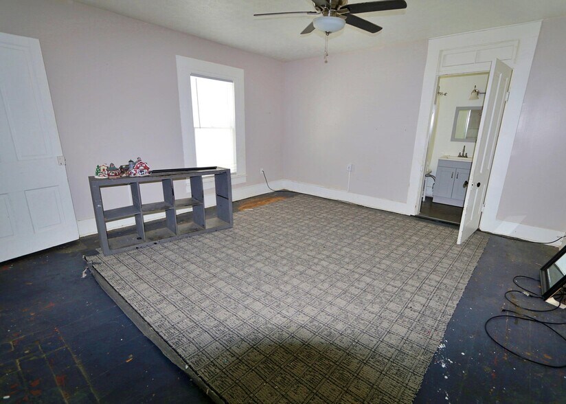 More Photos Of 117 W Shelby St, Falmouth Storefront For Sale