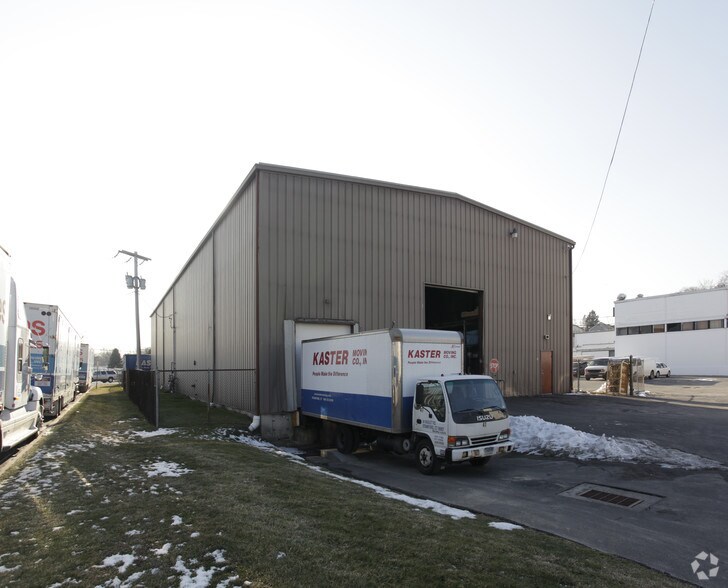 More Photos Of 56 Viaduct Rd, Stamford Warehouse For Lease
