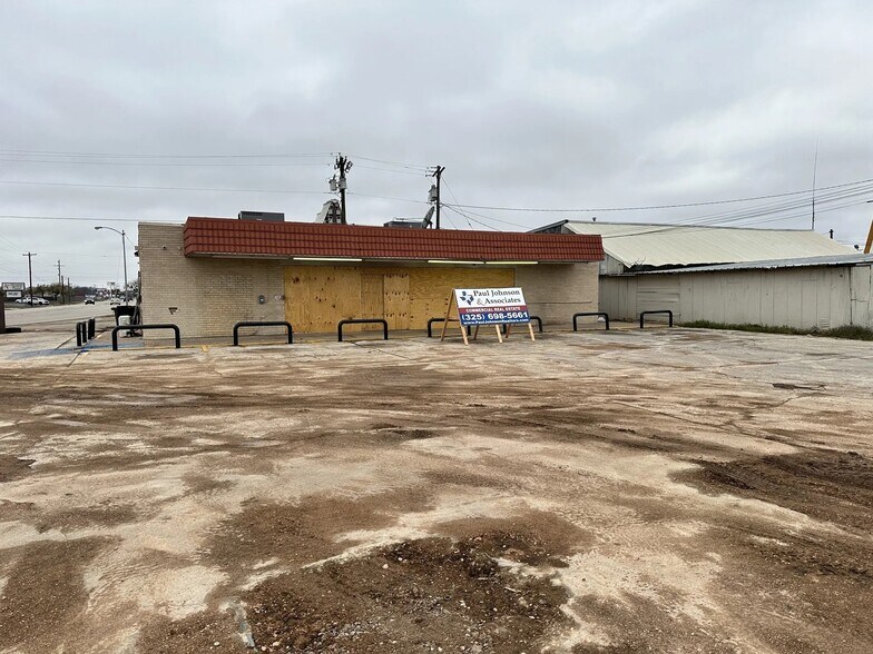 More Photos Of 1002 N Mockingbird Ln, Abilene Convenience Store For Sale