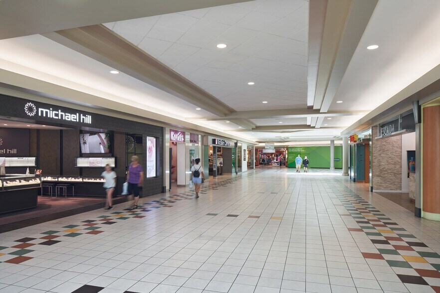 More Photos Of 375 St Albert Trl, St. Albert Department Store For Lease