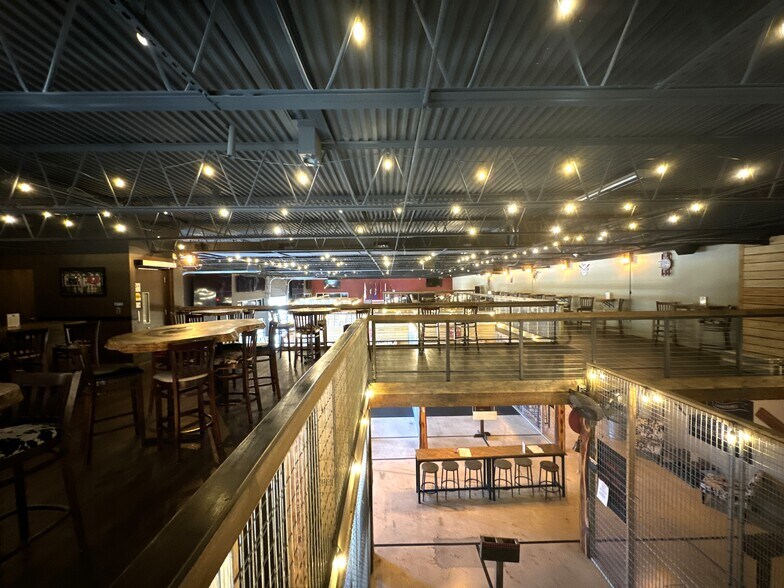 More Photos Of 201 E Center St, Tarpon Springs Bar For Lease