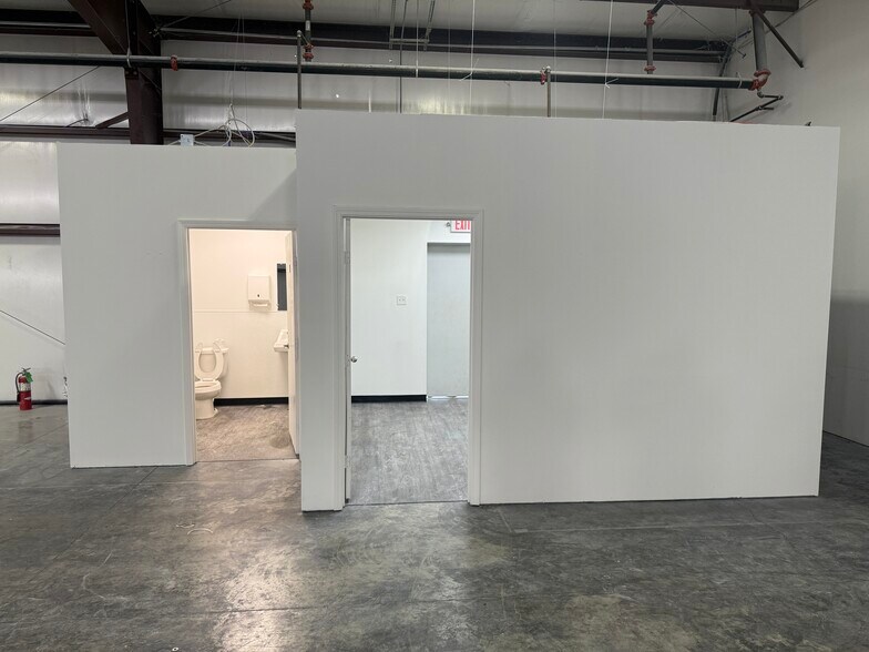 More Photos Of 3943 S Interstate 35, New Braunfels Unknown For Lease