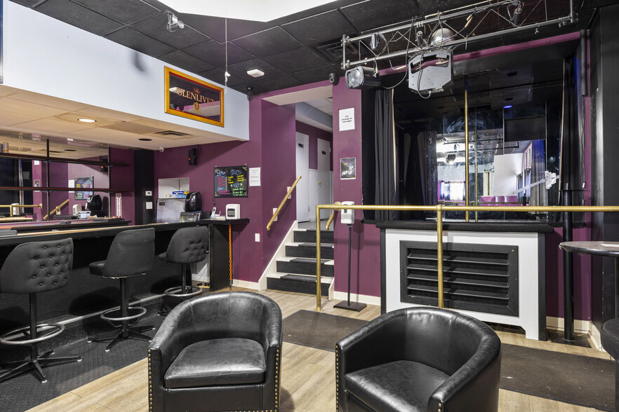 More Photos Of 1118 Broadway, Albany Bar For Sale