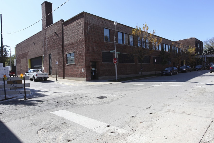 More Photos Of 1801 W Berteau Ave, Chicago Warehouse For Lease