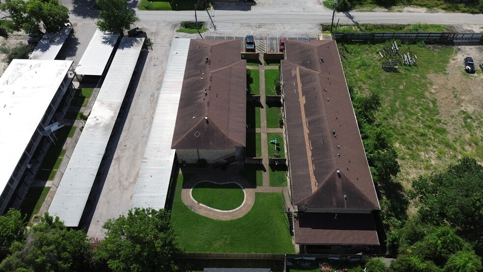 More Photos Of 3046 Golfcrest Blvd, Houston Apartments For Sale