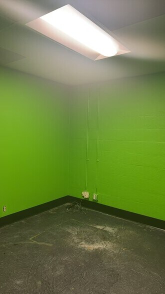 More Photos Of 1040-1050 S Olive St, Los Angeles General Retail For Sale