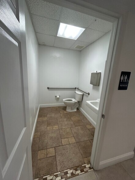 More Photos Of 17051 Jean St, Fort Myers Unknown For Lease