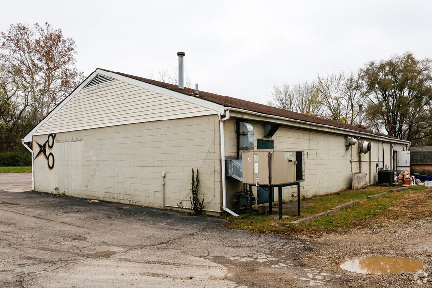 More Photos Of 749-751 Dayton Oxford Rd, Carlisle Freestanding For Lease