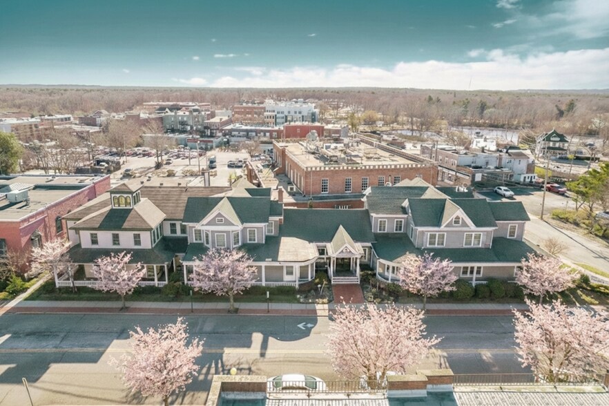 Primary Photo Of 33 W 2nd St, Riverhead Office For Sale