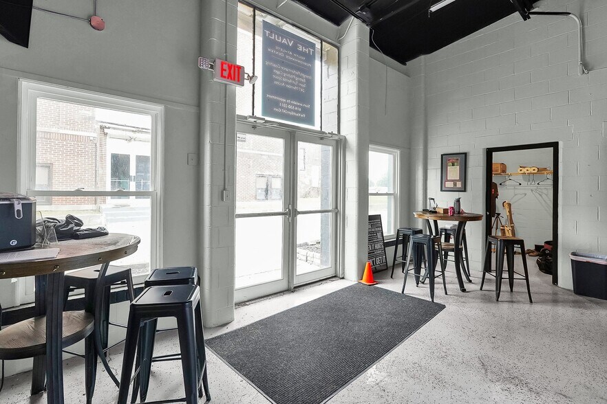 More Photos Of 10843 Foundation Rd, Croton Showroom For Lease