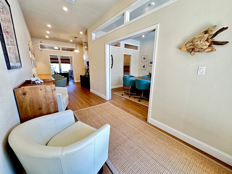 More Photos Of 913 Gulf Breeze Pky, Gulf Breeze Storefront Retail Office For Sale