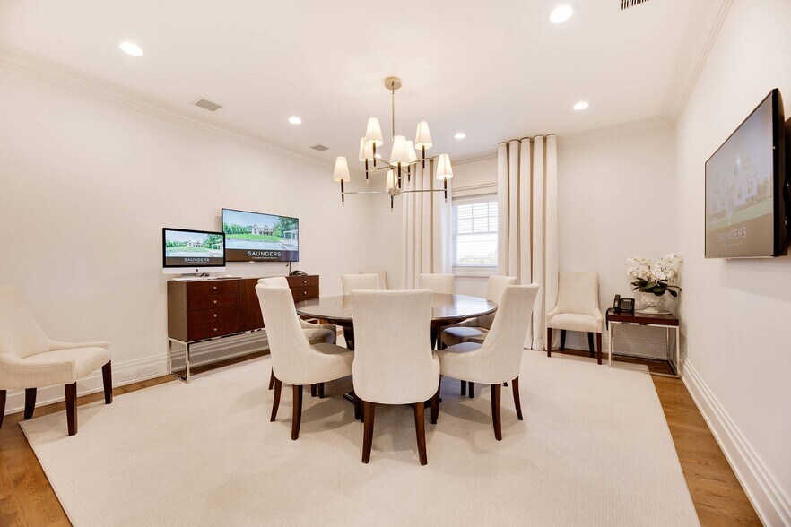 More Photos Of 26 Montauk Hwy, East Hampton Office For Sale