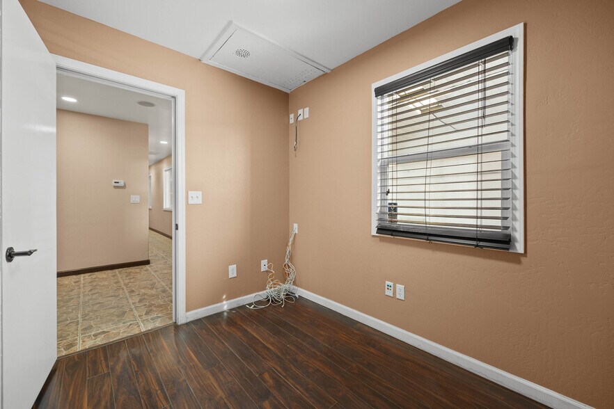 More Photos Of 814 Jackson St, Bakersfield Warehouse For Lease