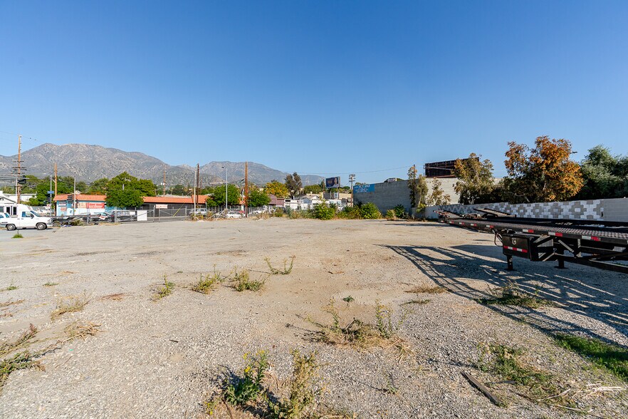 More Photos Of 7636 Foothill Blvd, Tujunga Land For Lease
