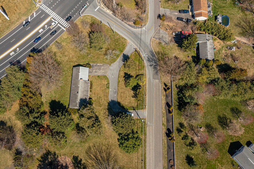 More Photos Of 73 Berlin Cross Keys Rd, Williamstown Specialty For Sale