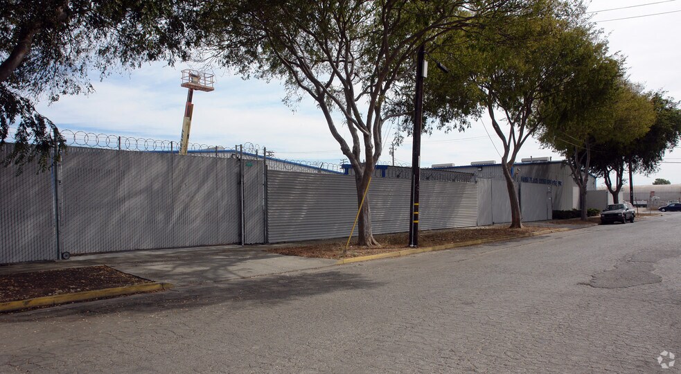 More Photos Of 540 S 12th St, Richmond Manufacturing For Sale