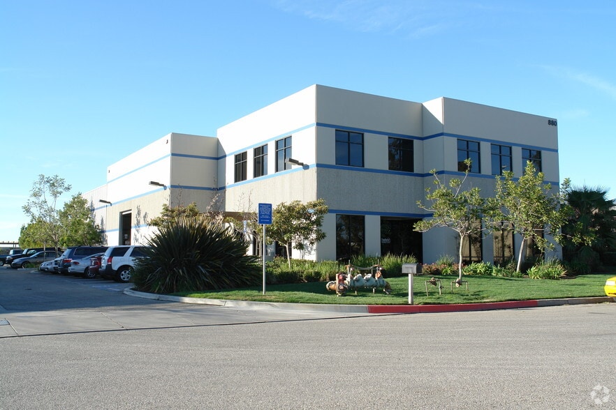 Primary Photo Of 880 Verdulera St, Camarillo Manufacturing For Sale