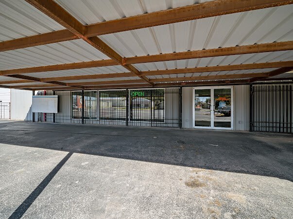 More Photos Of 908 W 3rd St, Big Spring Auto Dealership For Sale