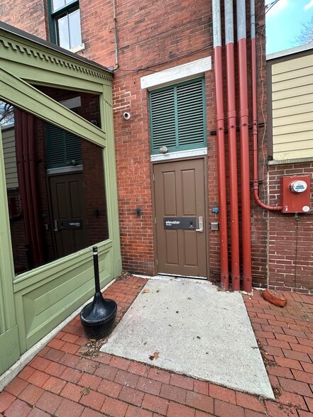 More Photos Of 739 S 3rd St, Columbus Storefront Retail Office For Lease