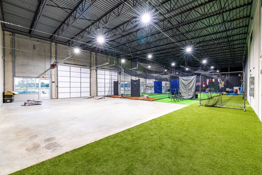 More Photos Of 4009 NW 164th St, Edmond Industrial For Sale
