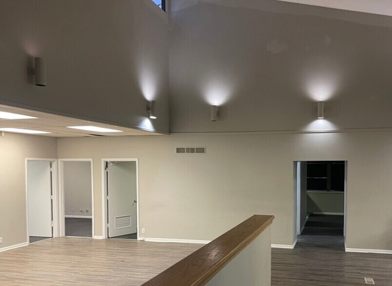 More Photos Of 5907 Highgrove Rd, Grandview Office For Lease