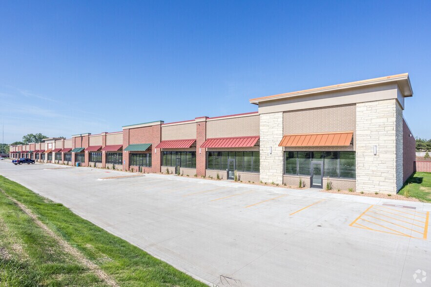 More Photos Of 5548 NW 2nd St, Des Moines Light Distribution For Lease