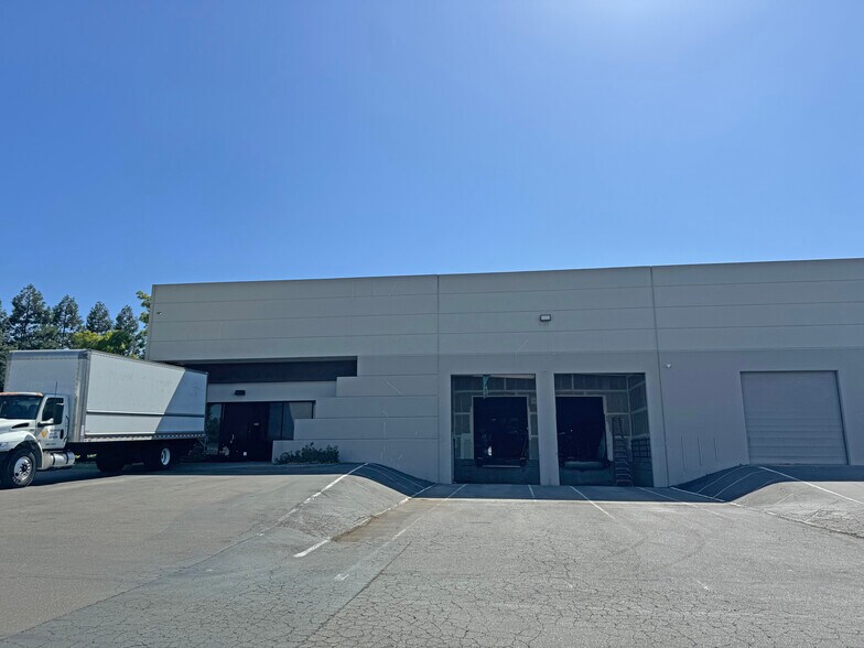 More Photos Of 975 Corporate Center Pky, Santa Rosa Warehouse For Lease