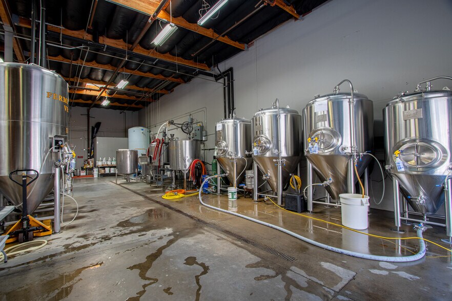 More Photos Of 41537 Cherry St, Murrieta Warehouse For Lease