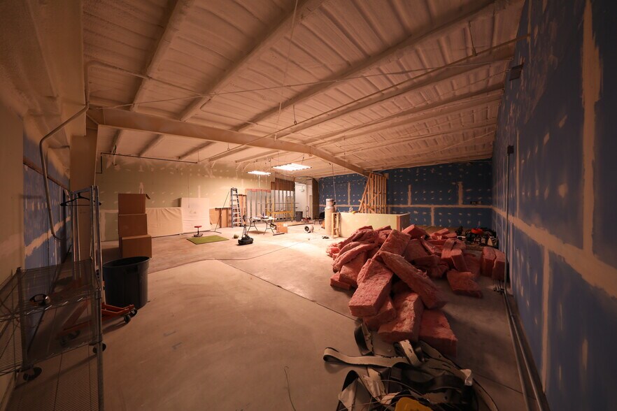 More Photos Of 700 N Main St, Lexington Warehouse For Lease