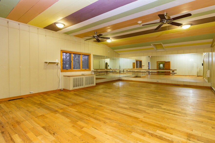 More Photos Of 1422 Mineral Springs Rd, Dalton Office For Sale