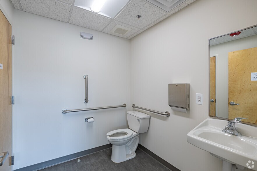 More Photos Of 1 Housel Cir, Hillsborough Apartments For Lease