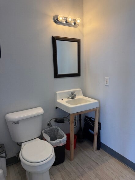 More Photos Of 10767 Kenai Spur Hwy, Kenai Freestanding For Lease