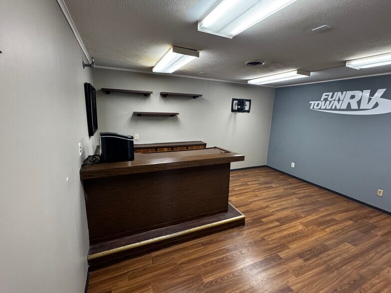 More Photos Of 701 Collins Rd, Elkhart Warehouse For Sale