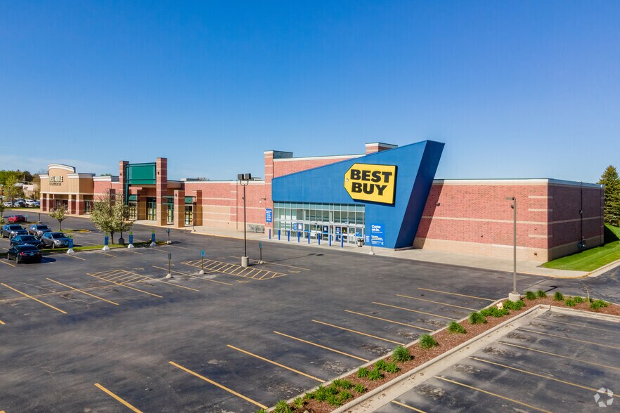 More Photos Of 2710 S Green Bay Rd, Mount Pleasant Freestanding For Lease