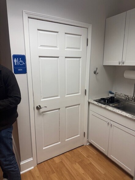 More Photos Of 220 Westinghouse Blvd, Charlotte Office For Sale