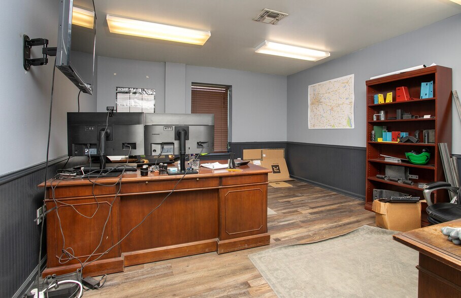 More Photos Of 8102 County Road 313 E, Tyler Distribution For Sale