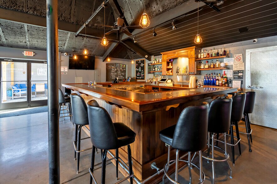 More Photos Of 101 W Monroe St, Carbondale General Retail For Sale