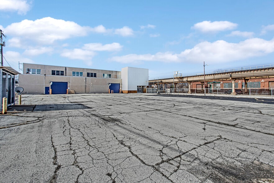 More Photos Of 3333 W Lake St, Chicago Manufacturing For Lease