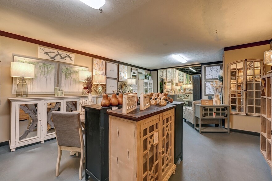 More Photos Of 1904 W Emory Rd, Powell Light Manufacturing For Sale