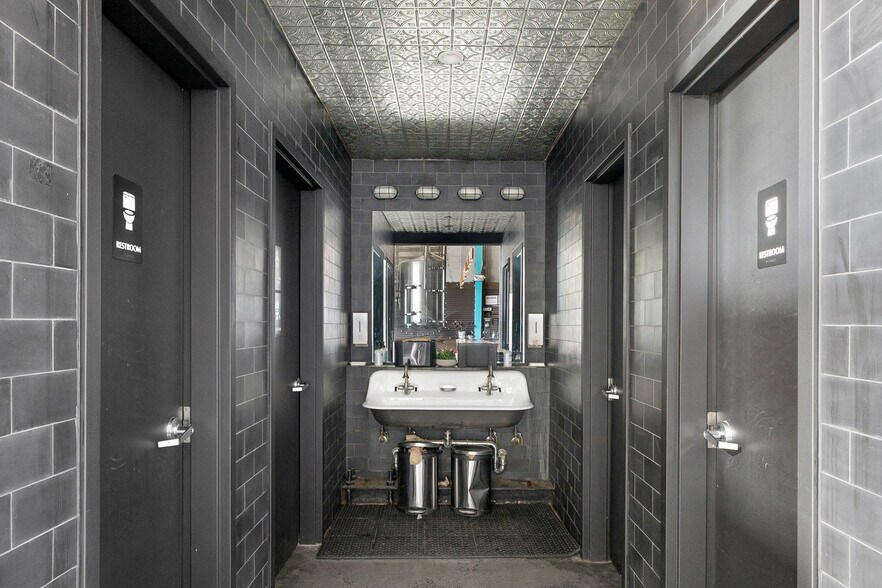 More Photos Of 215 47th St, Brooklyn Warehouse For Lease