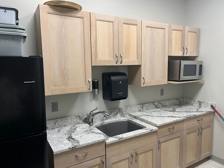 More Photos Of 1606 NW Irvinedale Dr, Ankeny Daycare Center For Lease