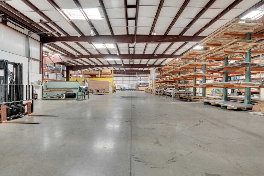 More Photos Of 1326 Progress Dr, Front Royal Flex For Sale