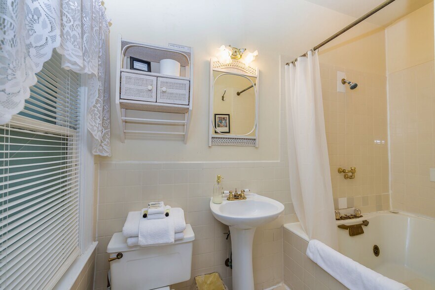 More Photos Of 252 Seavy St, Senoia Hospitality For Sale