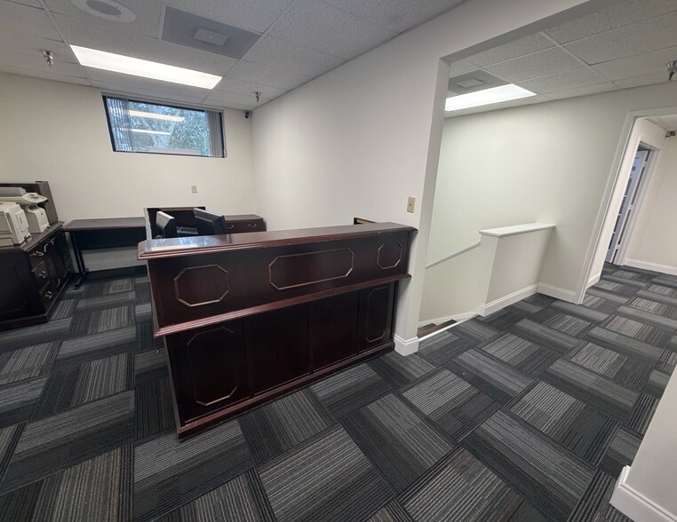 More Photos Of 108 Commerce St, Lake Mary Research And Development For Lease