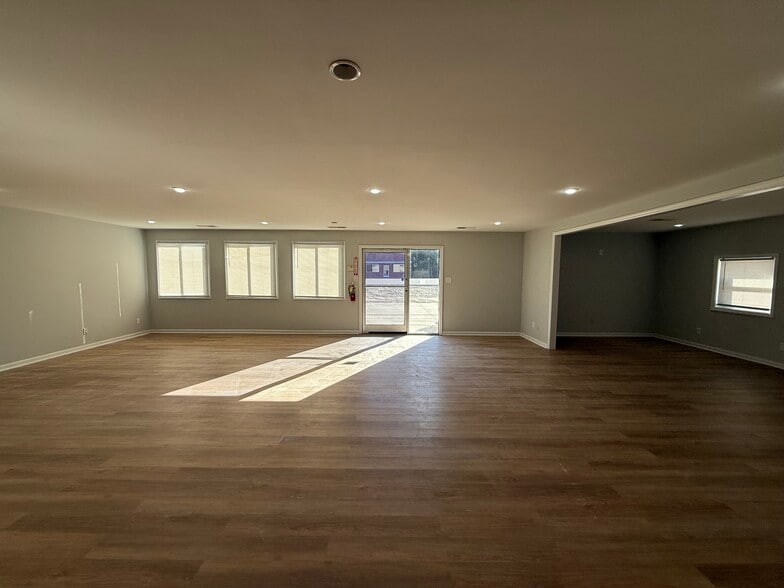 More Photos Of 3738 Boone Trl, Fayetteville Office For Sale