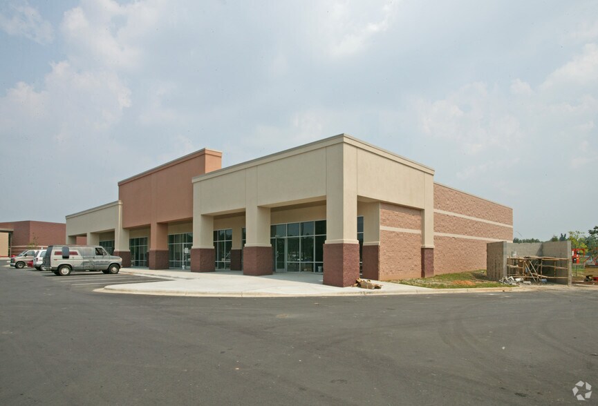 More Photos Of 1469 University Dr, Burlington Freestanding For Lease