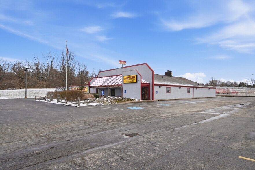 More Photos Of 309 E Leffel Ln, Springfield Freestanding For Sale